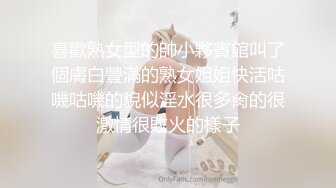 喜歡熟女型的帥小夥賓館叫了個膚白豐滿的熟女姐姐快活咕嘰咕嘰的貌似淫水很多肏的很激情很敗火的樣子